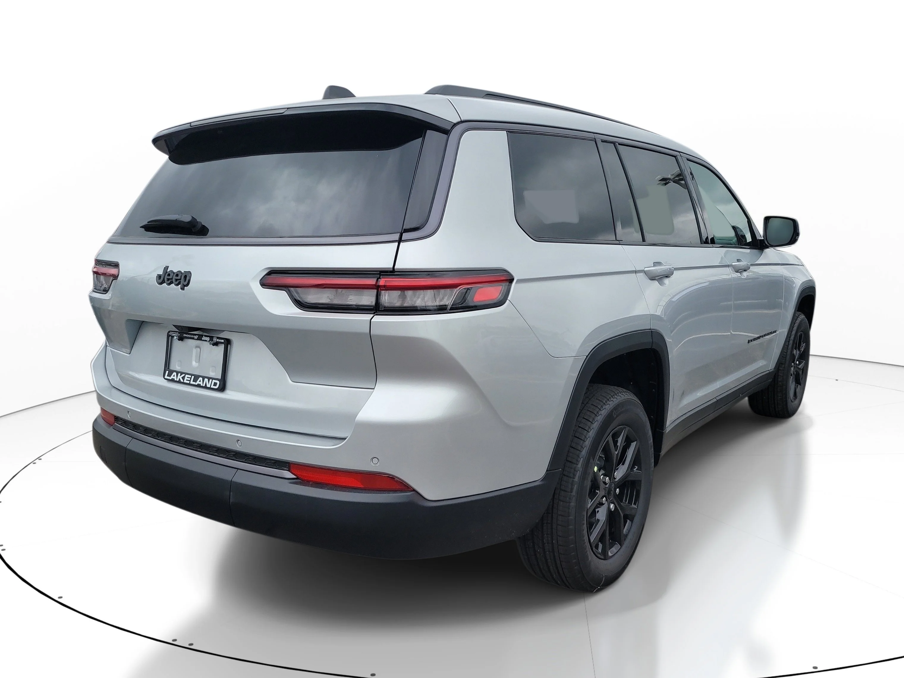New 2026 Silver Zynith Jeep Laredo Altitude image 6