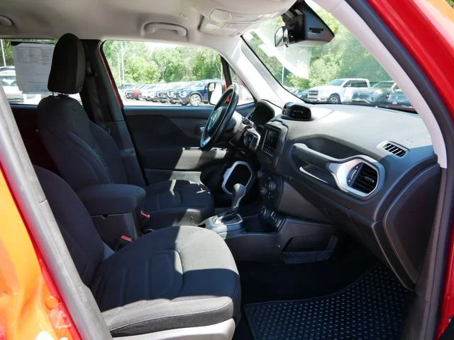 Used 2018 Red Jeep Latitude image 8