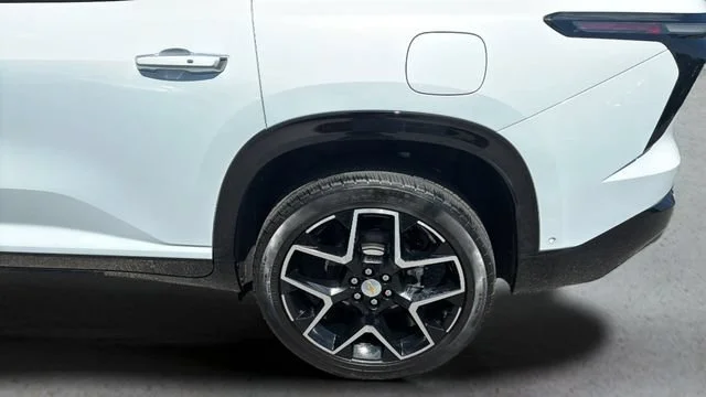 Used 2026 Polar White Tricoat Chevrolet High Country image 44