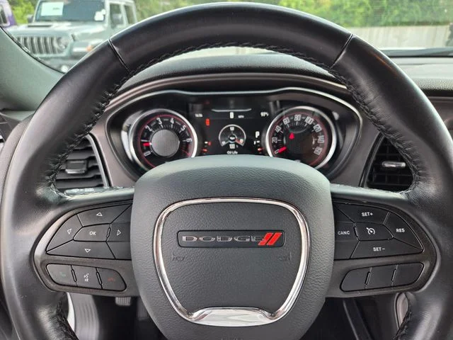 Used 2023 White Dodge SXT image 23