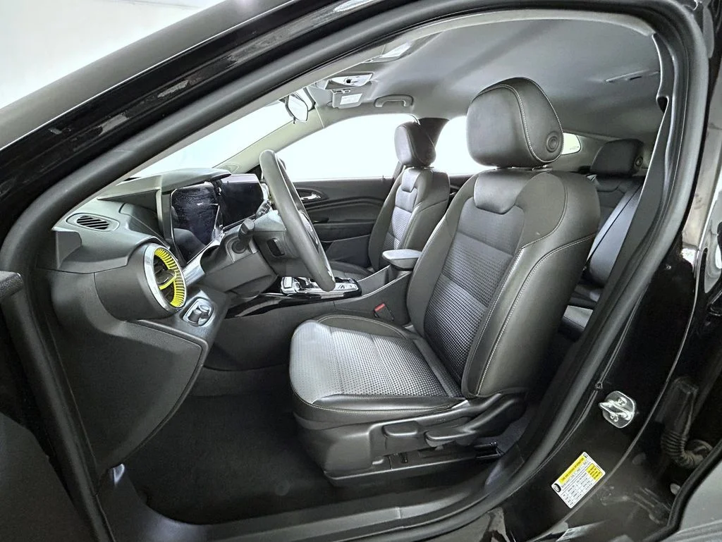 Used 2025 Black Chevrolet LT image 10