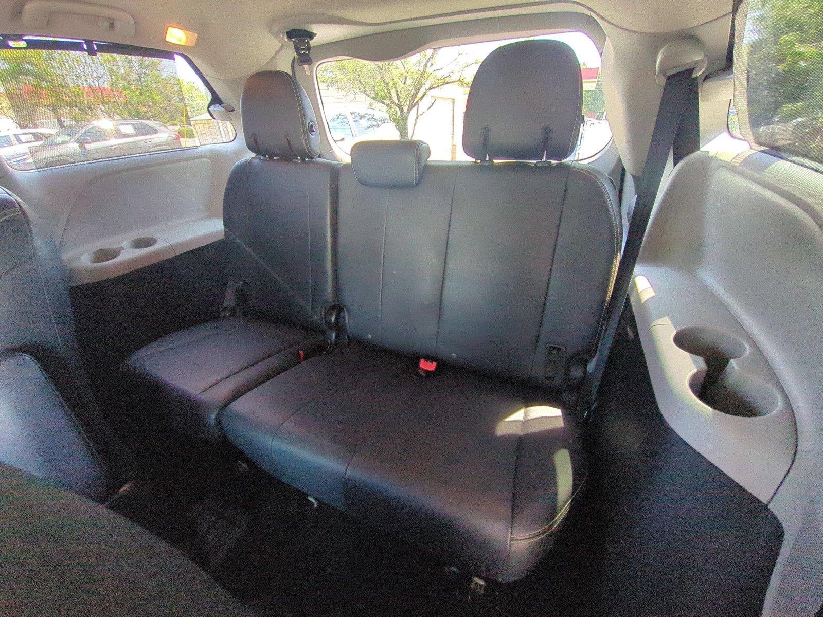 Used 2018  Toyota SE image 33
