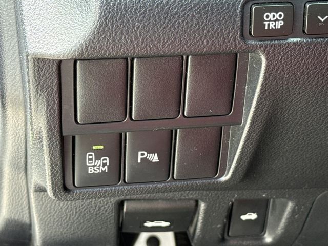 Used 2015 White Lexus 350 image 20
