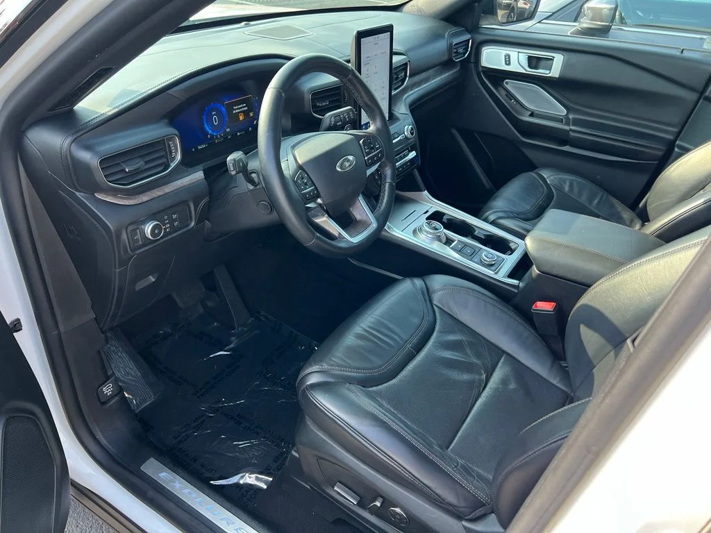 Used 2020 Star White Ford Platinum image 11