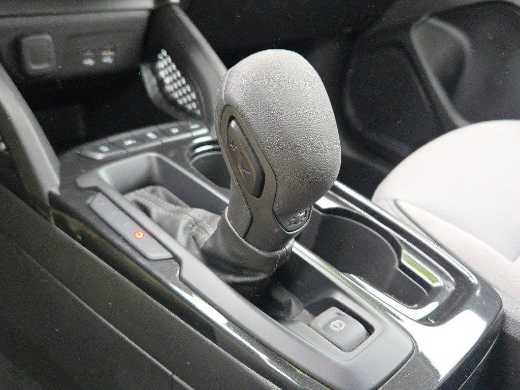 Used 2025 Summit White Chevrolet LT image 21