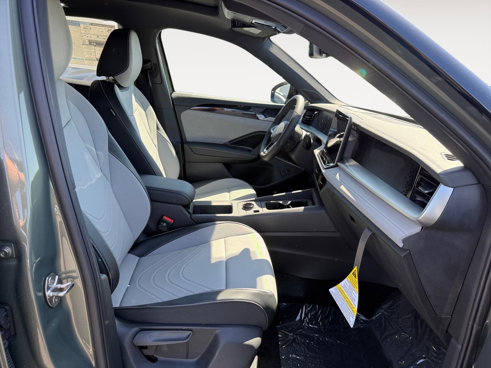 New 2026 Avocado Green W/Deep Black Roof Volkswagen SE R-Line Black image 19
