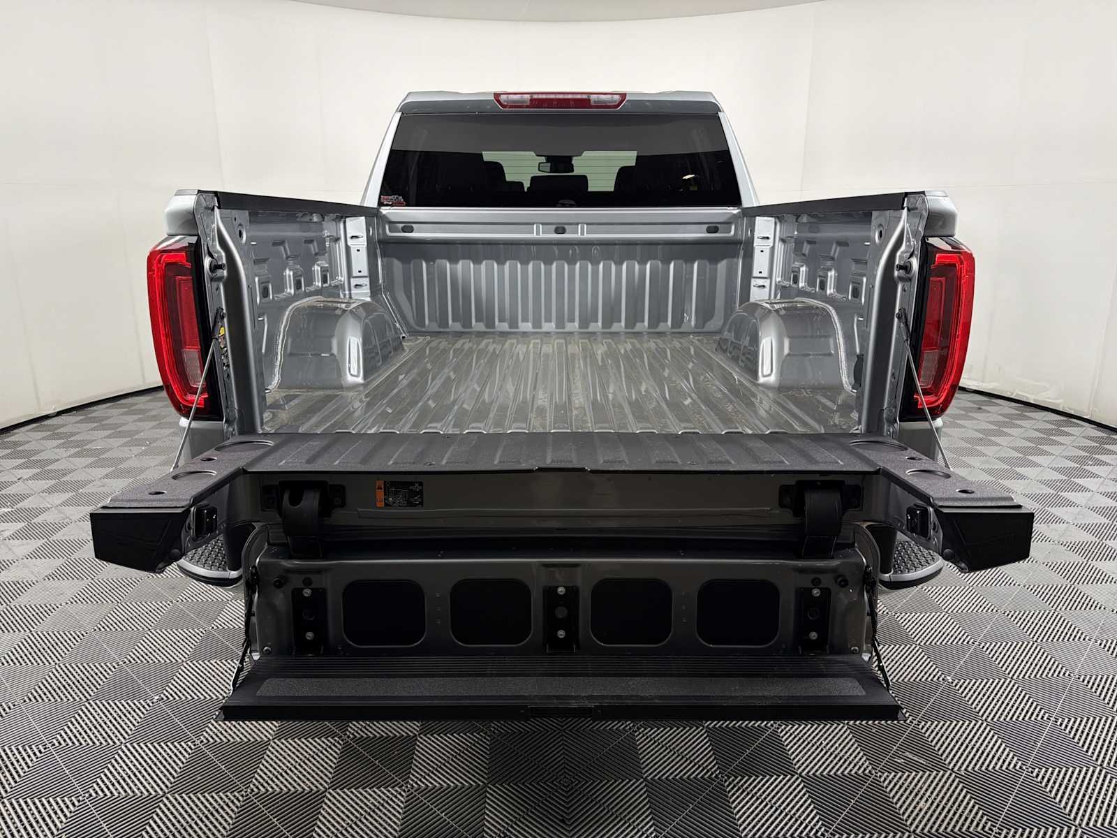 2026 GMC Sierra 1500 SLT - Photo 16