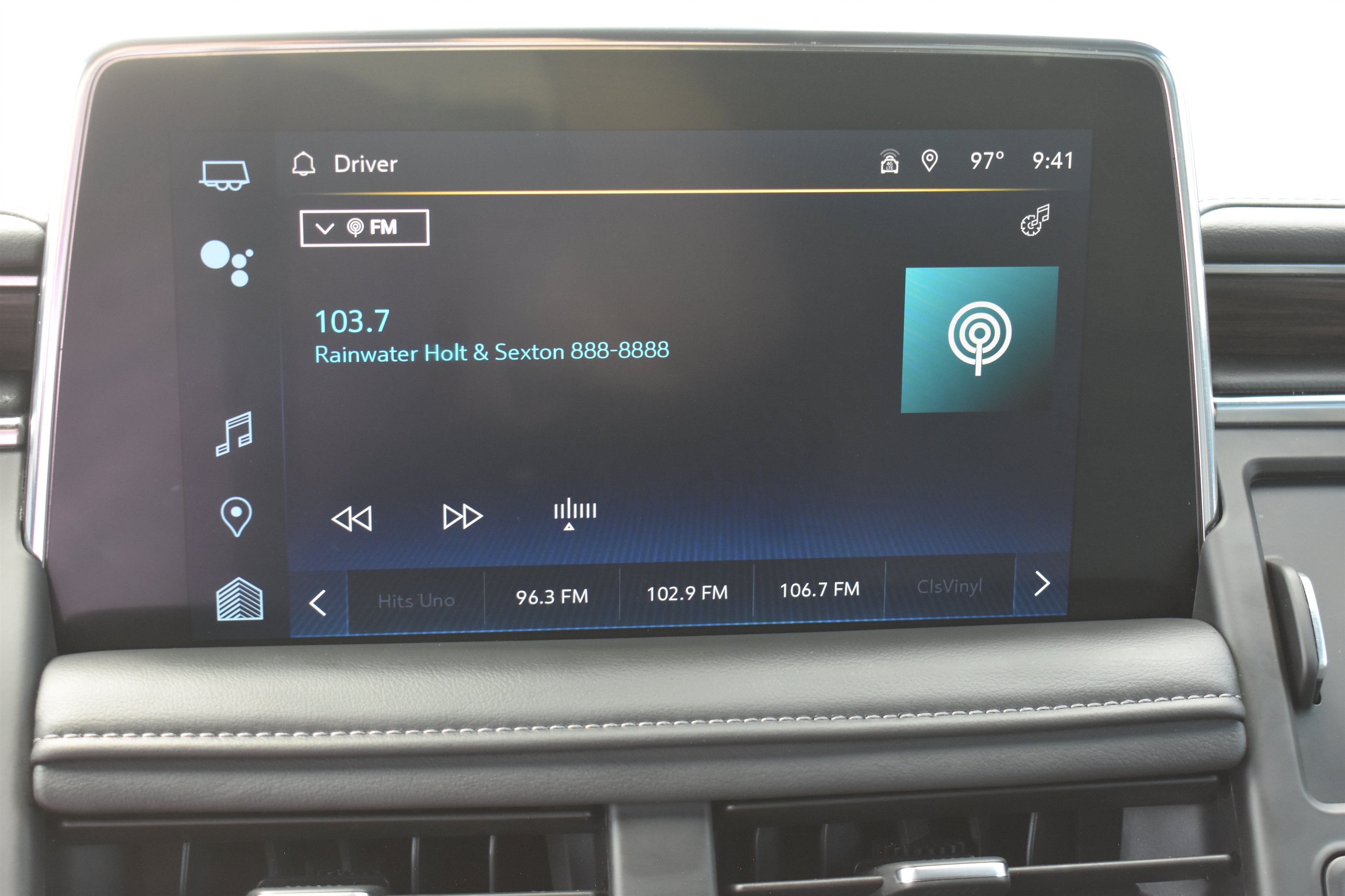 2023 Chevrolet Suburban LT - Photo 25