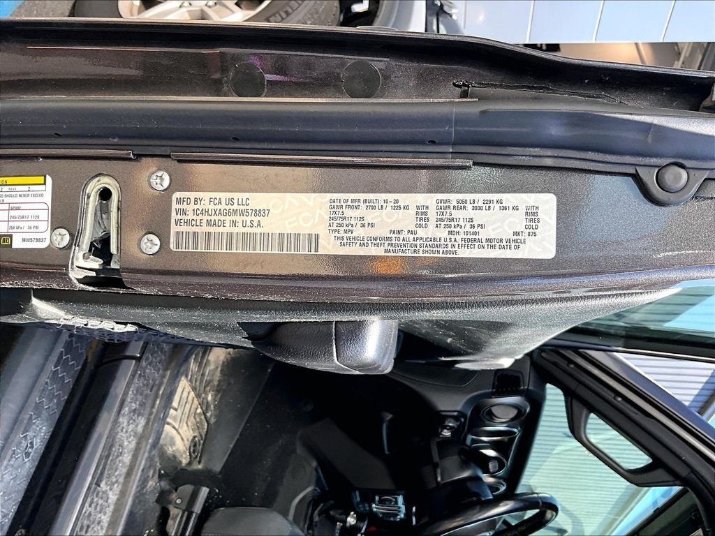 Used 2021 Gray Jeep Sport S image 9