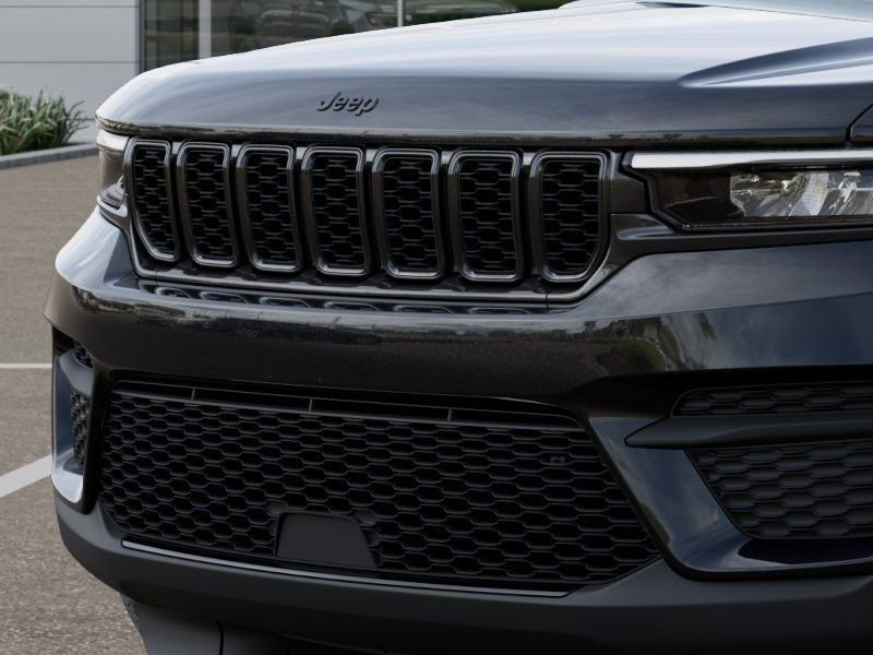 New 2025 Diamond Black Crystal Pearl-Coat Exterior Paint Jeep Altitude image 11