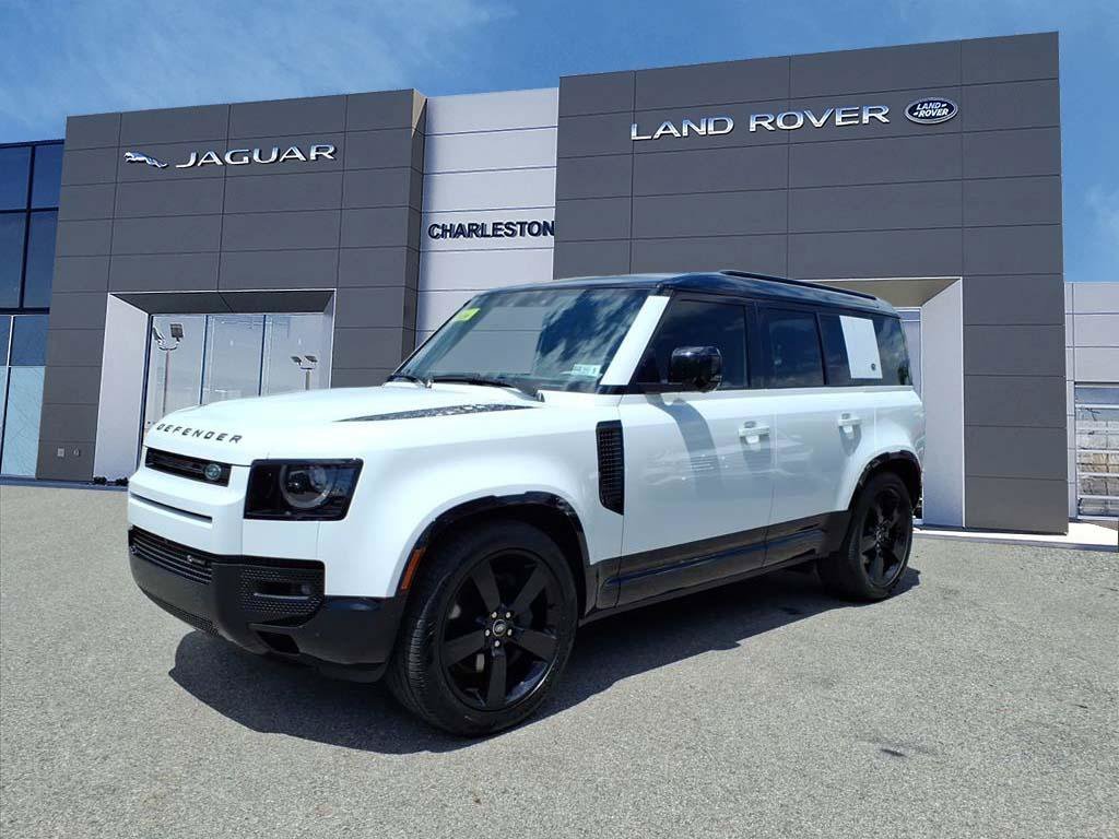 Certified Used 2023 Fuji White Land Rover X-Dynamic SE image 1