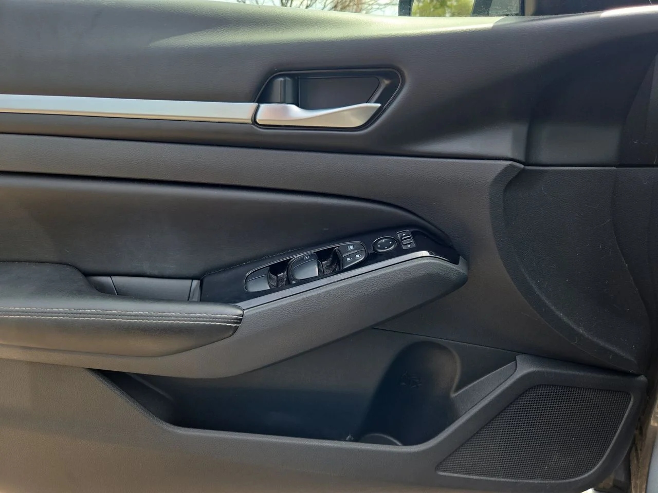 Used 2023 Gun Metallic Nissan 2.5 SV image 15