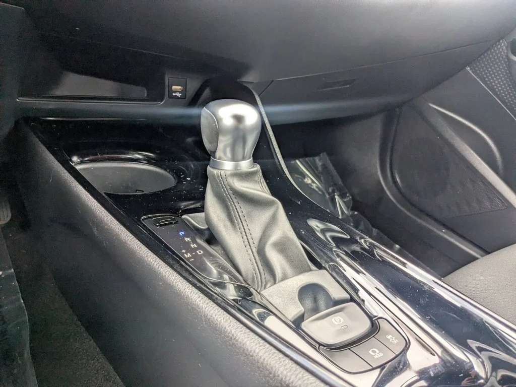 Used 2021  Toyota LE image 18