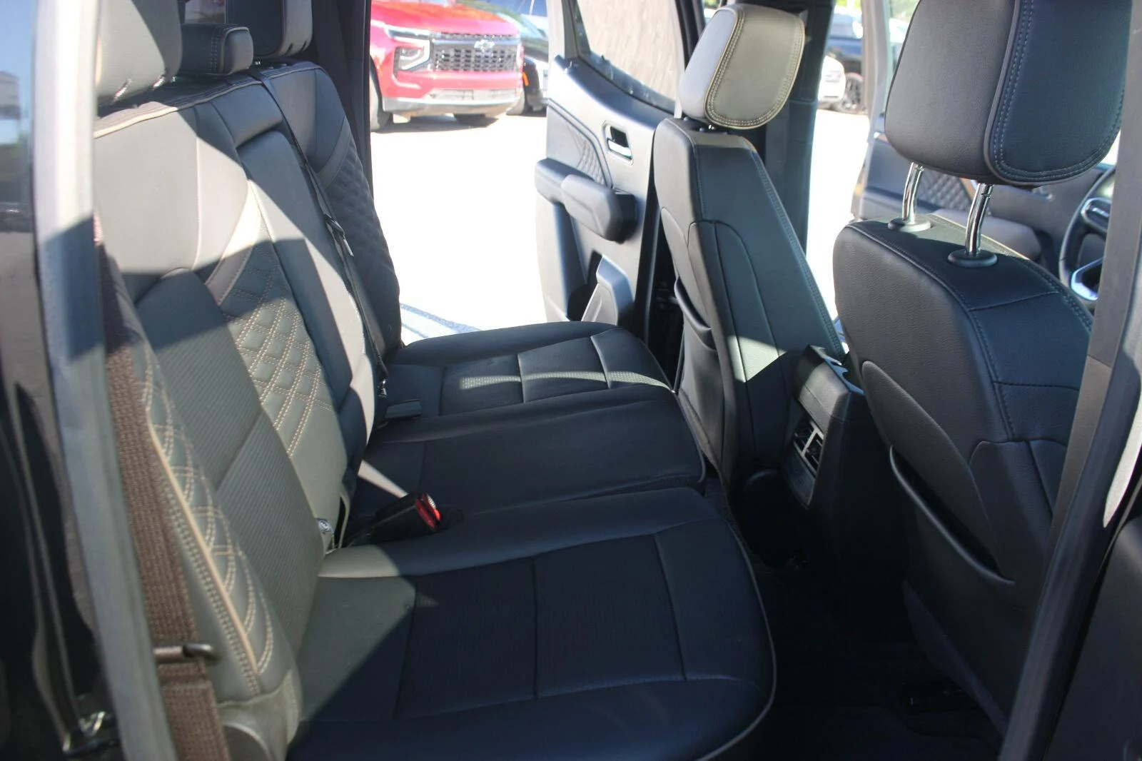 Used 2024 Onyx Black GMC Denali image 35