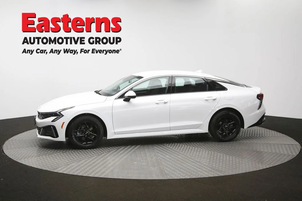 Used 2025 White Kia LXS image 58