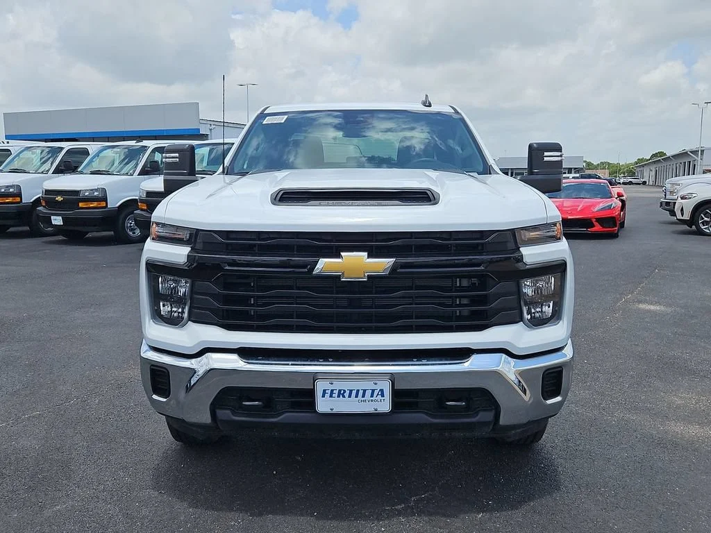 New 2026 Summit White Chevrolet WT image 10
