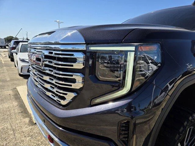 Used 2022 Titanium Rush Metallic GMC AT4 image 10