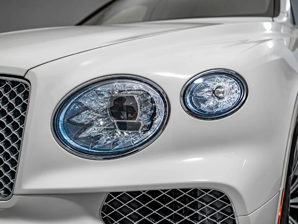 Used 2022 White Bentley V8 image 12