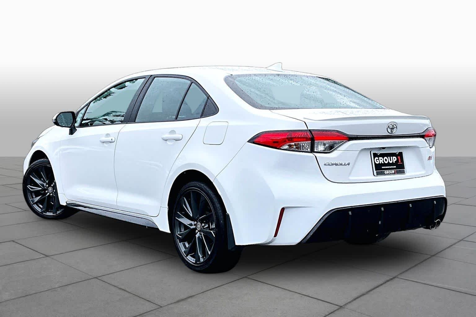 Used 2025 Ice Cap Toyota SE image 12