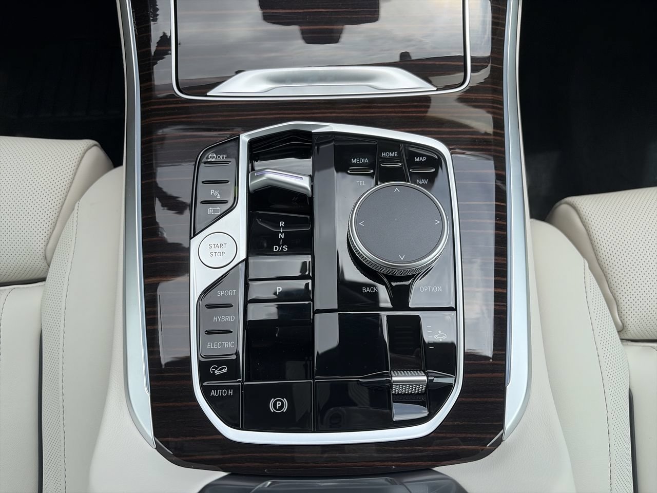 New 2026 Alpine White BMW xDrive50e image 28