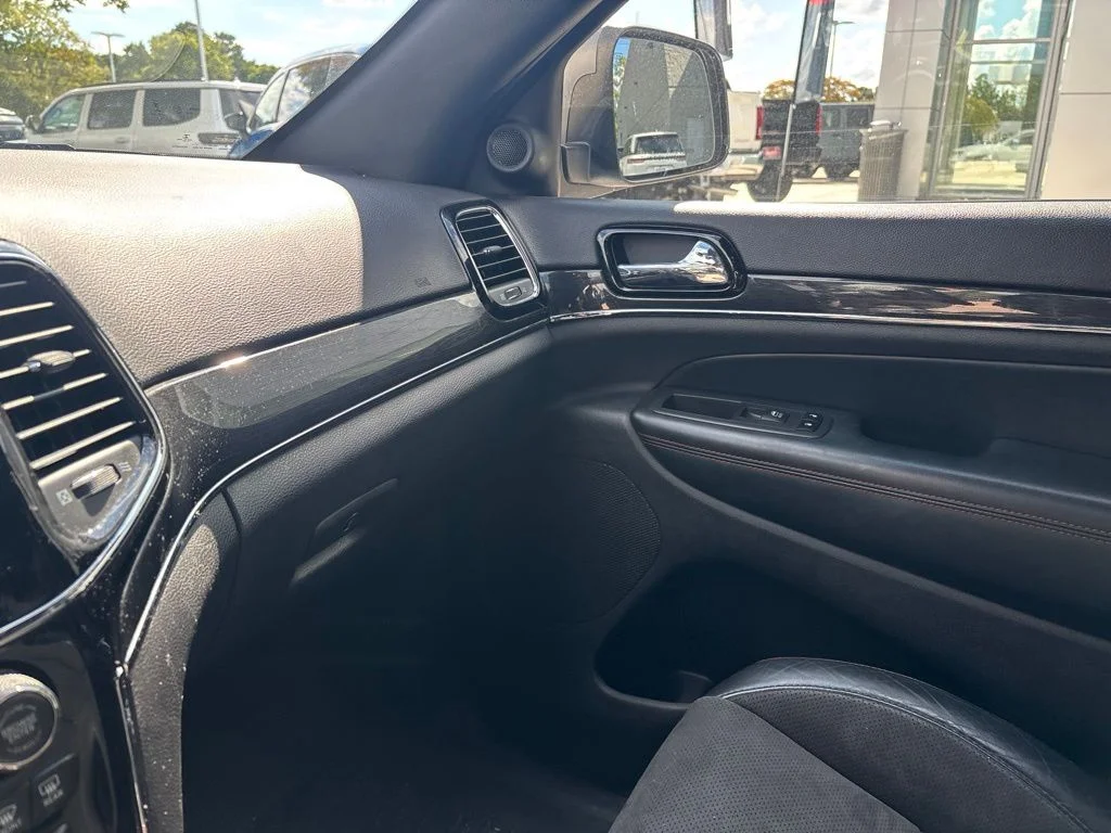 Used 2021 White Jeep Trailhawk image 12