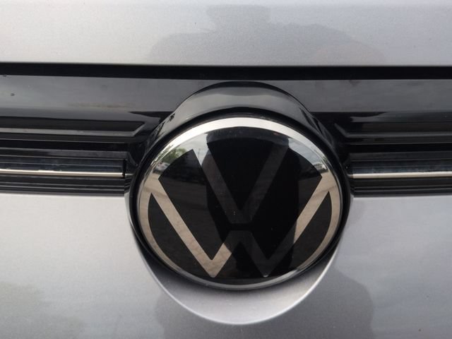 Used 2025  Volkswagen SE image 32