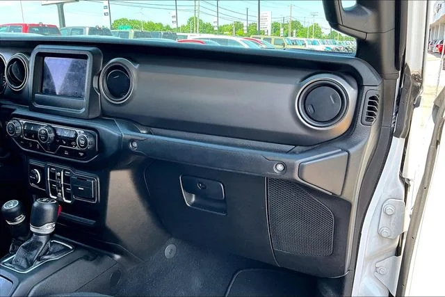 Used 2021 White Jeep Sport image 21