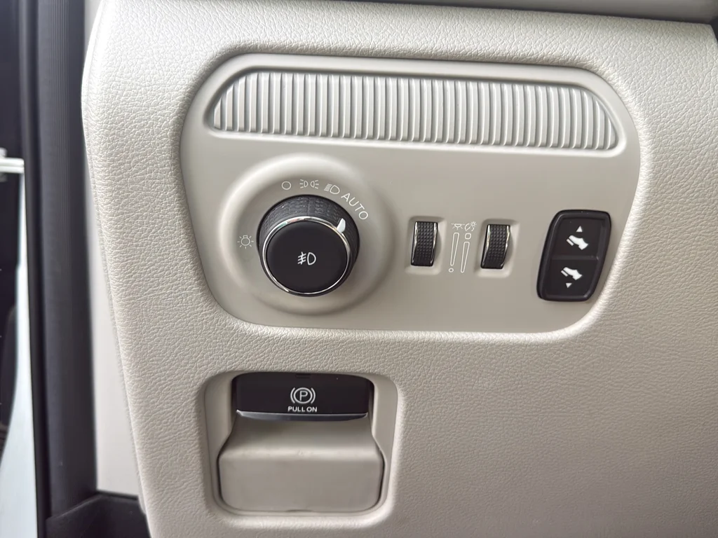 Certified Used 2022 White Jeep Series III image 18