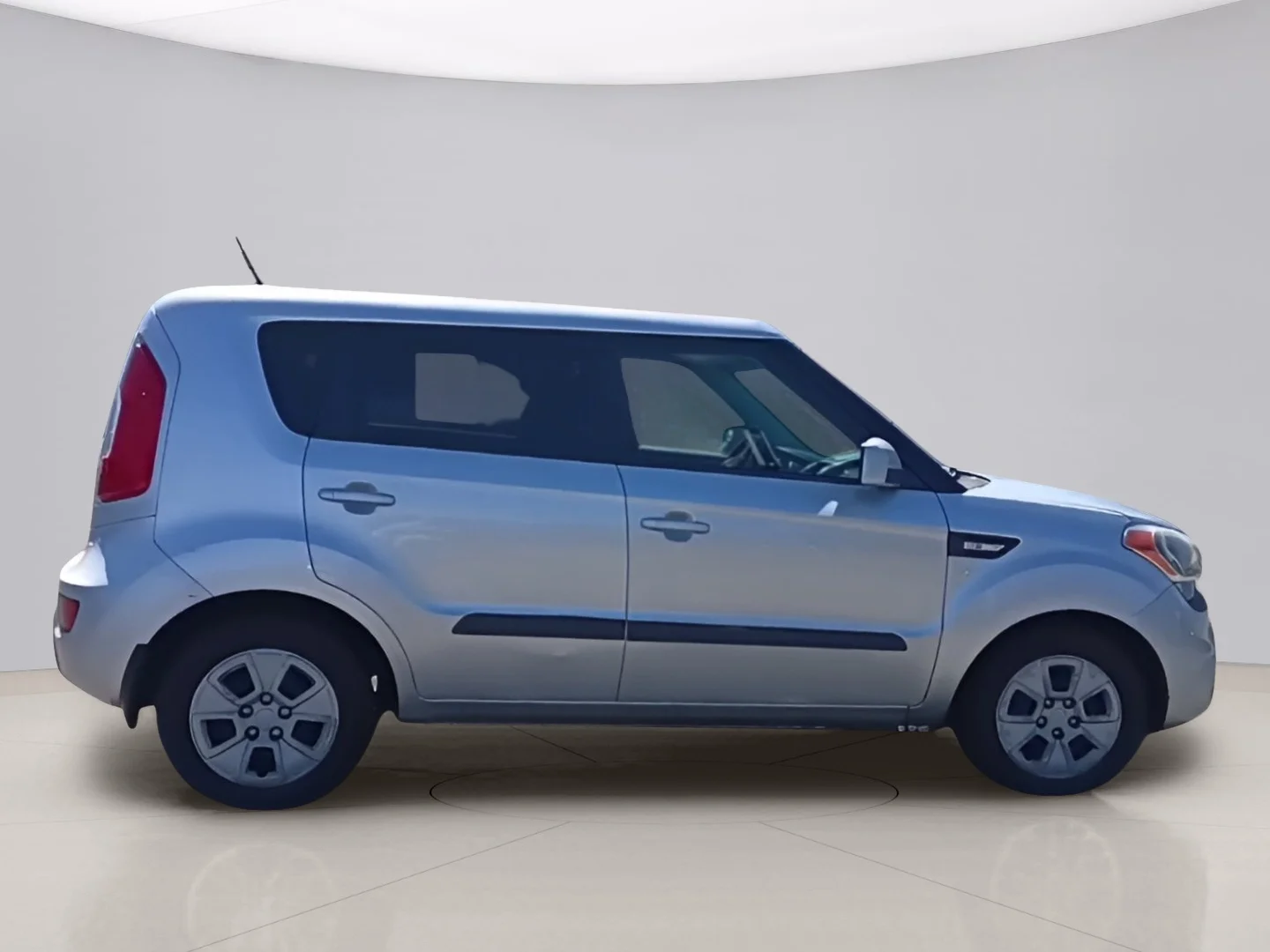 Used 2013 Silver Kia ! WAGON image 6