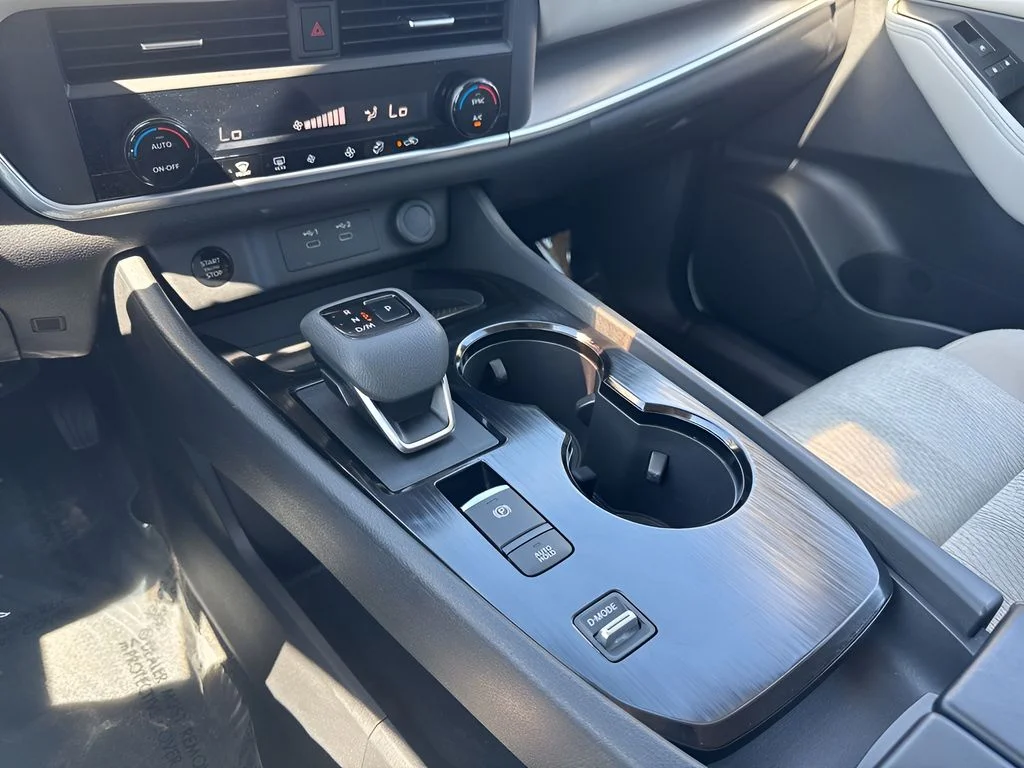 Used 2025 White Nissan SV image 16