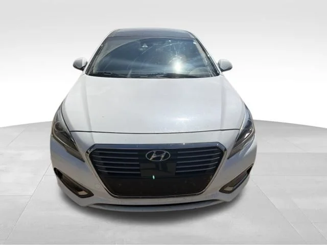 Used 2016 White Hyundai Limited image 9