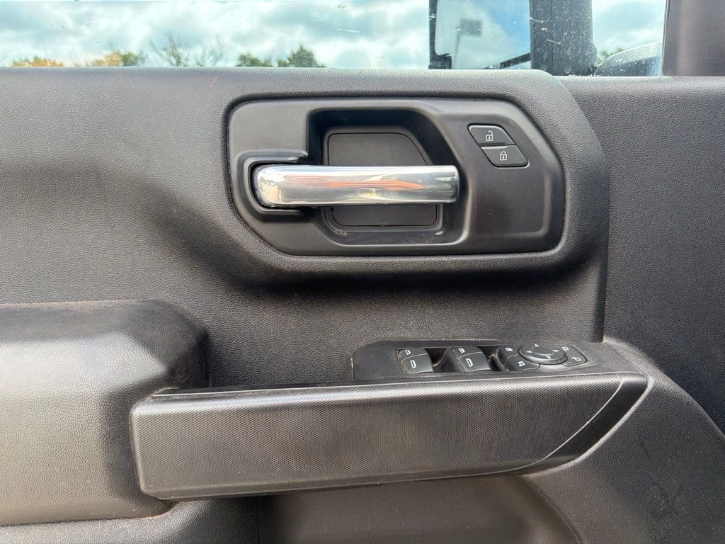 Used 2021 Silver Chevrolet Custom image 9
