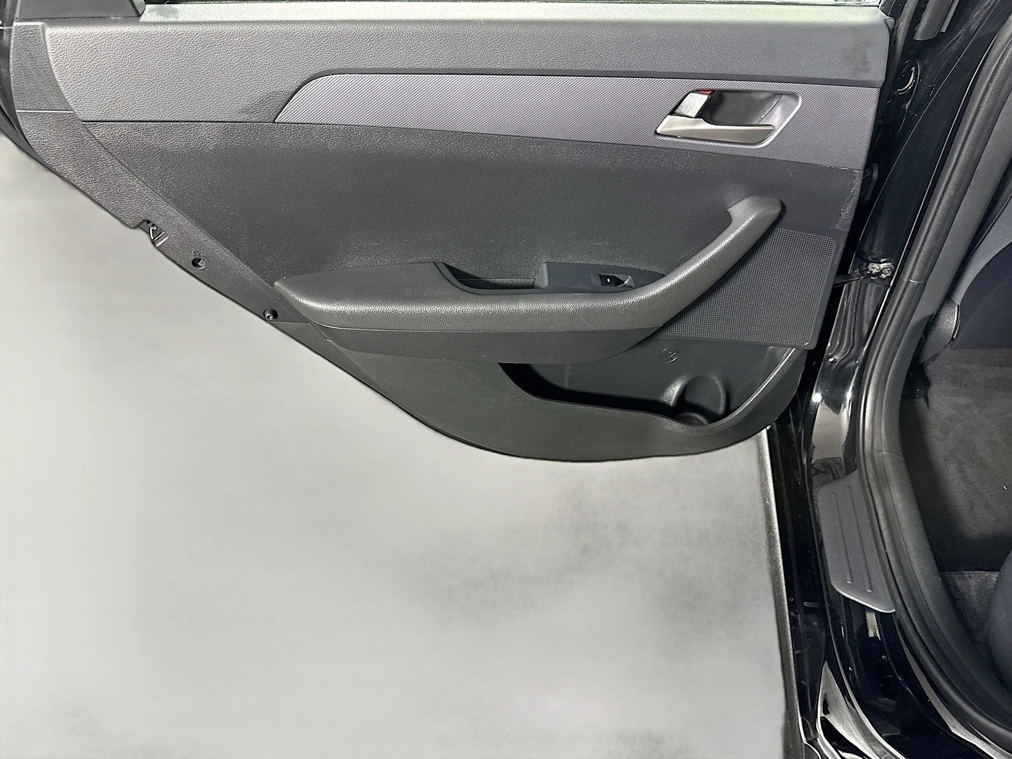 Used 2018 Phantom Black Hyundai SE image 21