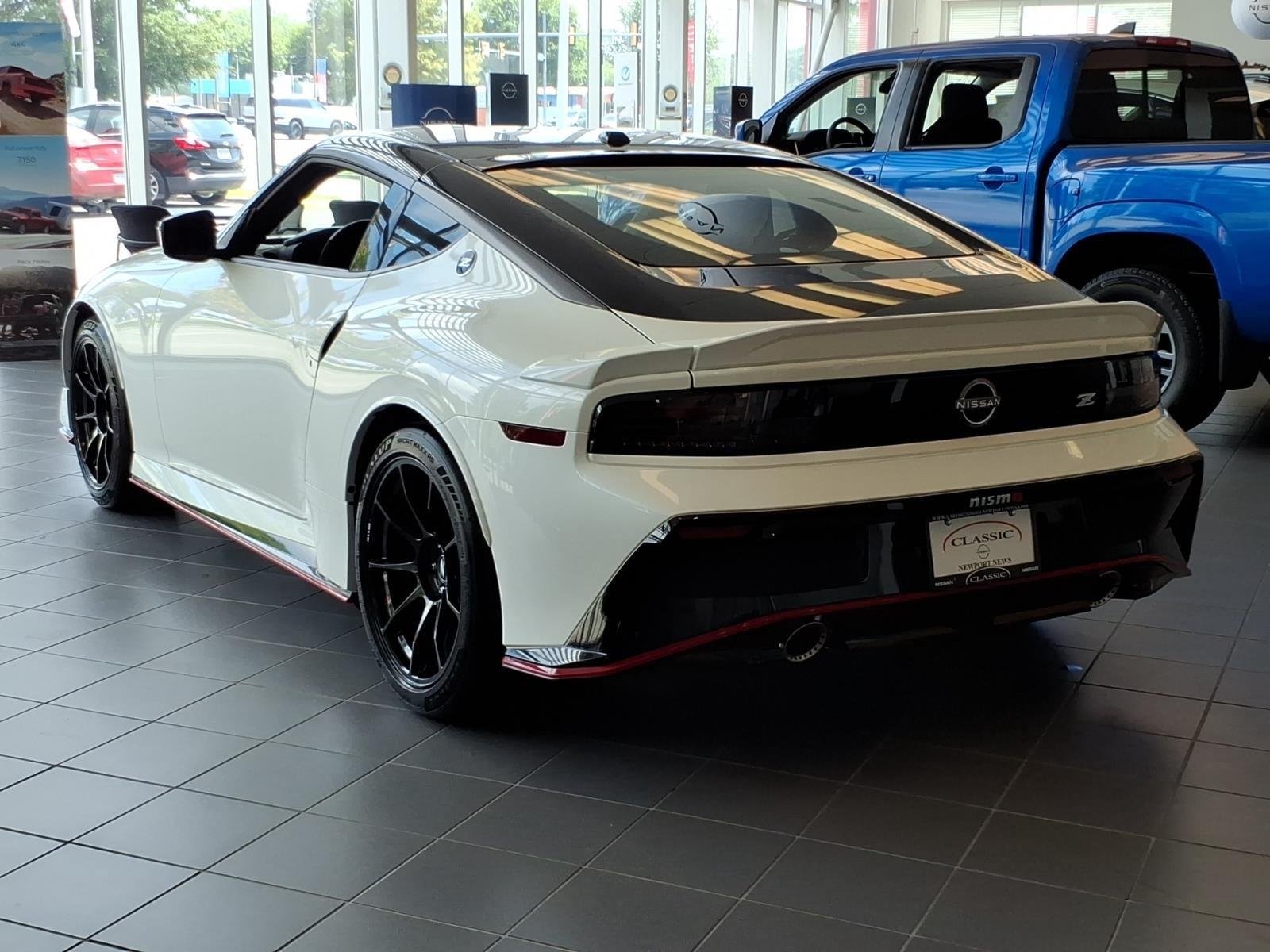 New 2027 Pearl White TriCoat / Super Black Two-tone Nissan NISMO® image 10