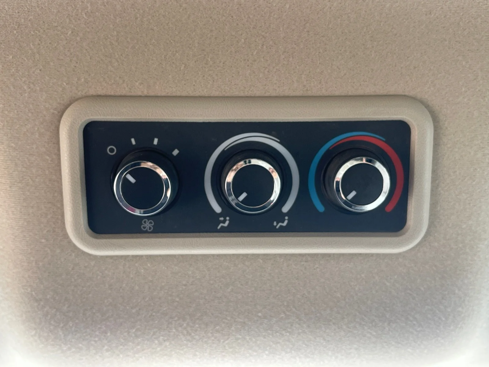 2023 Chevrolet Express Passenger LS - Photo 16