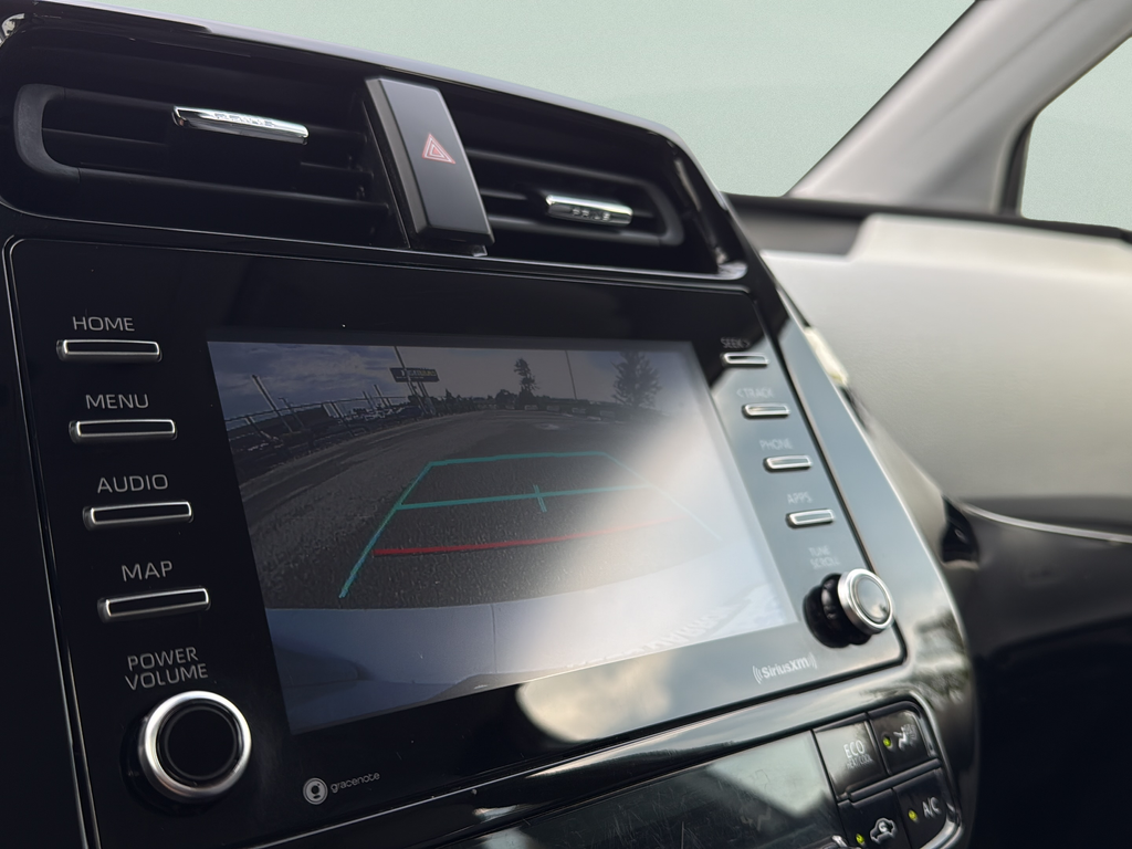 Used 2022 Pearl Toyota LE image 9