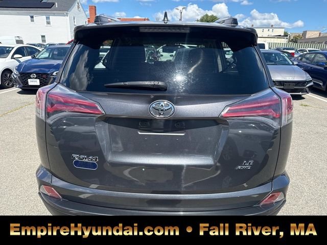 2016 Toyota RAV4 LE photo 4