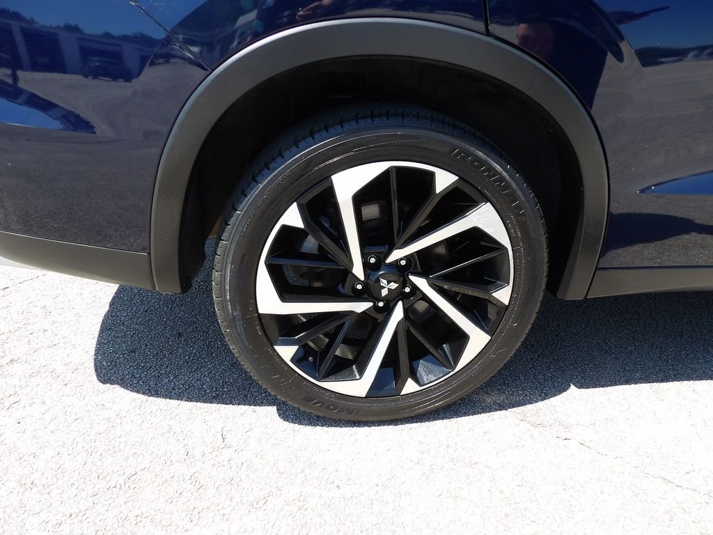 Used 2024 Cosmic Blue Metallic Mitsubishi SE Black Edition image 18