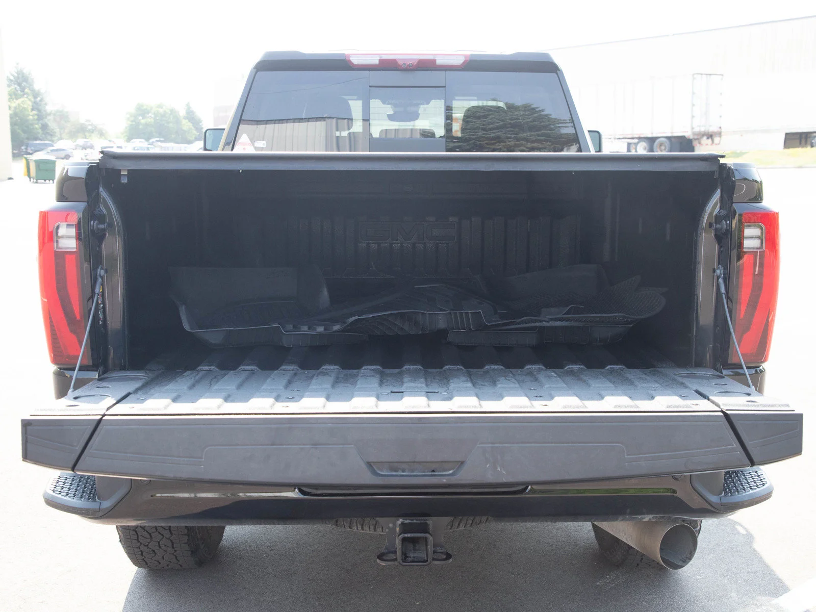 Used 2026 Onyx Black GMC 4WD Crew Cab 159 Denali Ultimate image 13