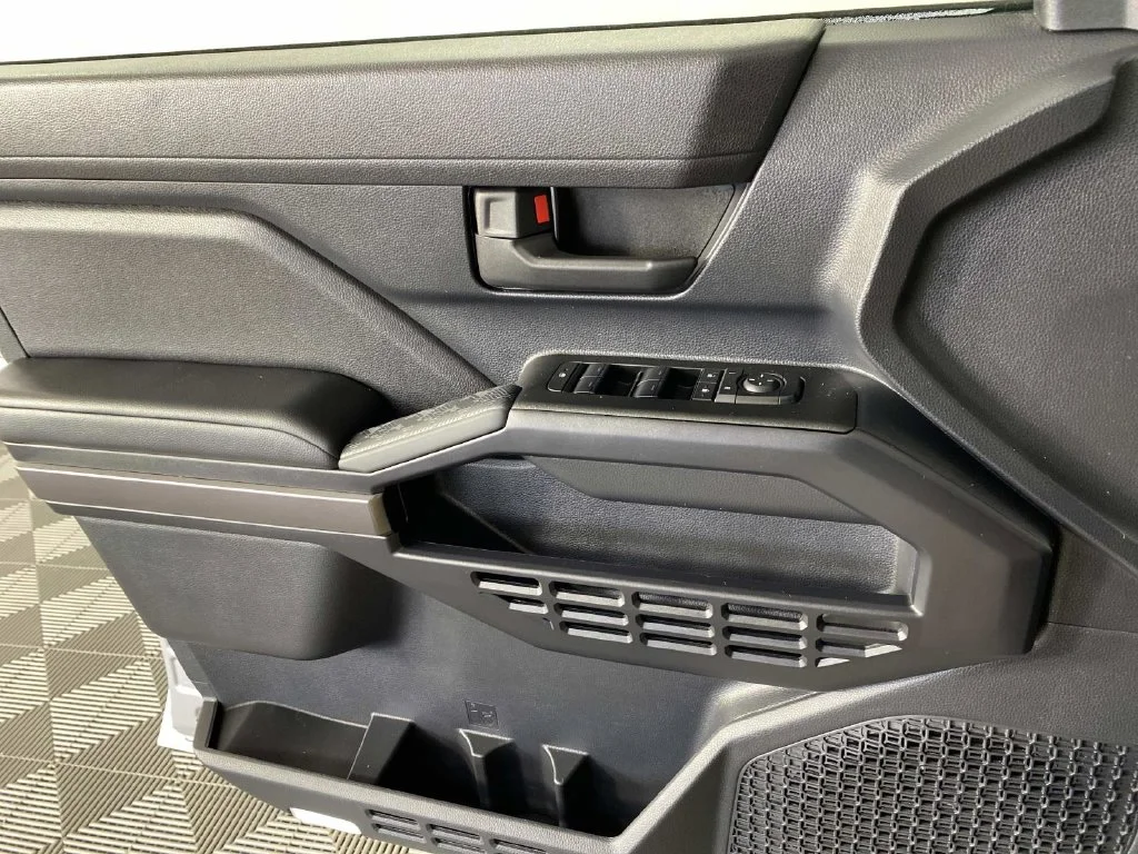 Used 2025 Cutting Edge Toyota SR5 image 22