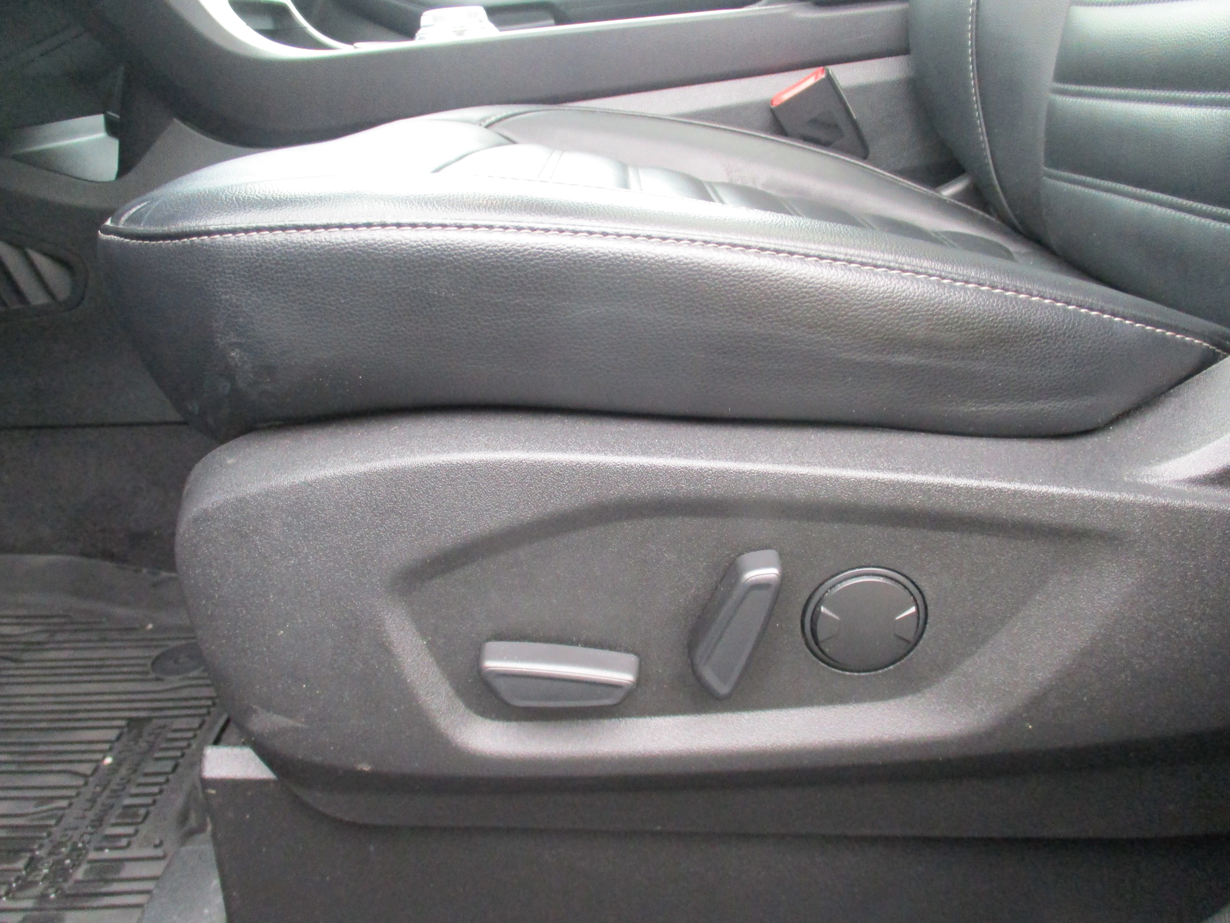 Used 2023 Agate Black Metallic Ford SEL image 26