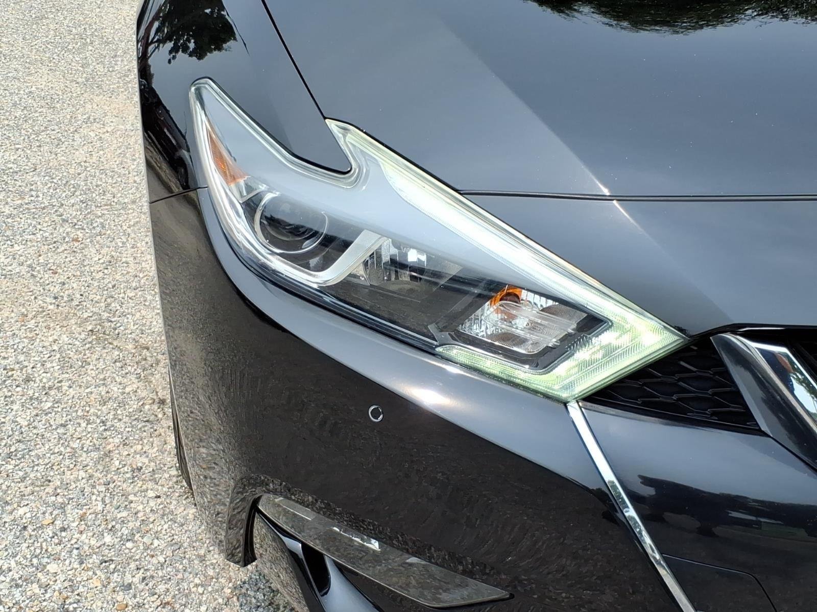 Used 2018 Super Black Nissan Platinum image 5