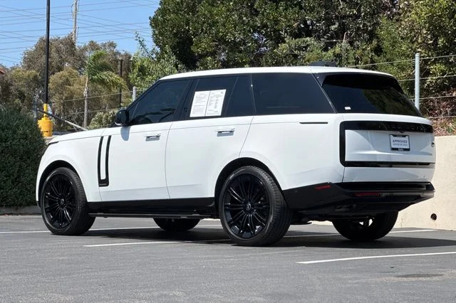 Used 2023 White Land Rover Autobiography image 3