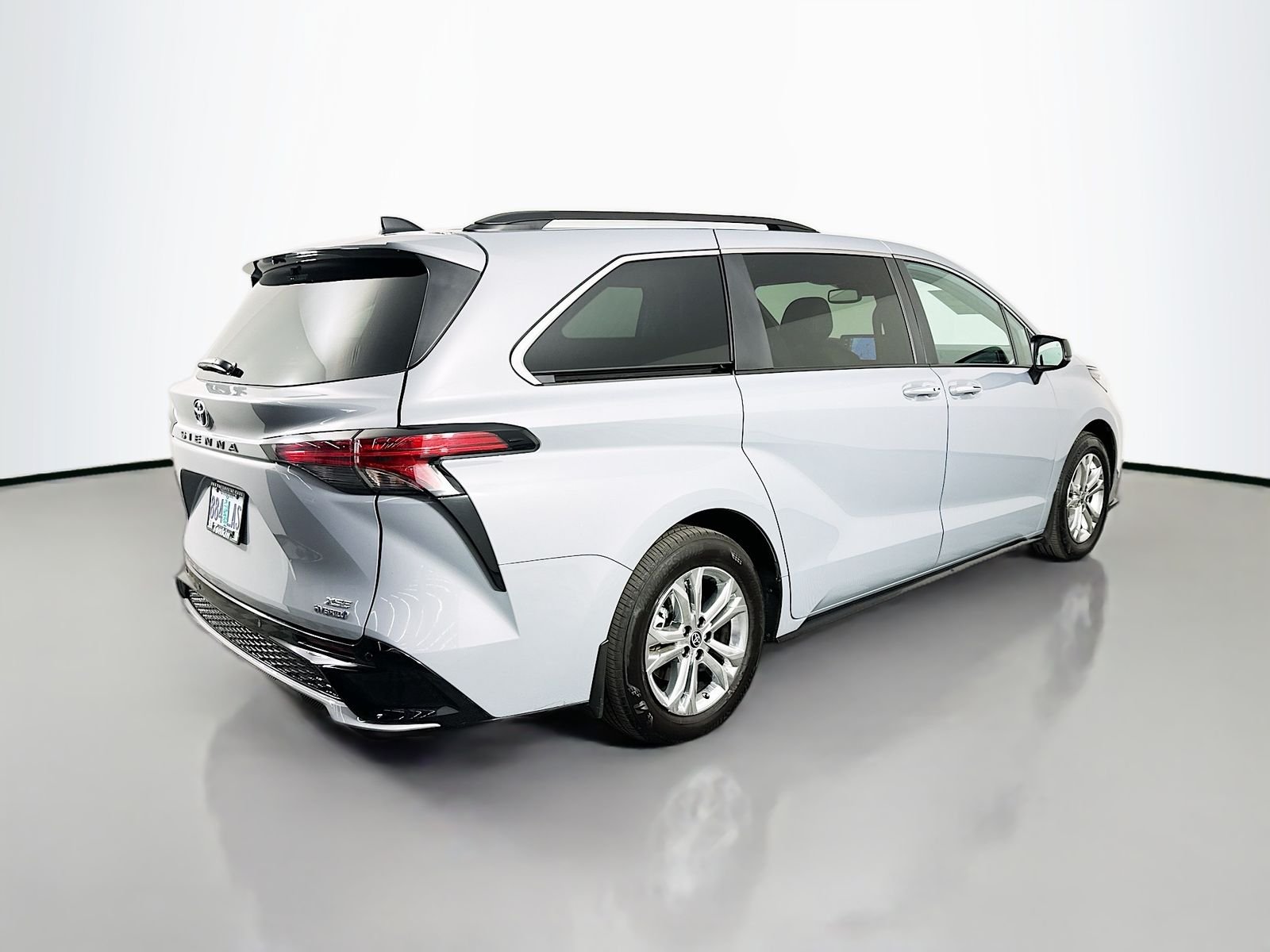 Used 2023 Cement Toyota XSE image 7