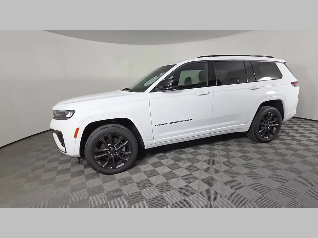 New 2026 Bright White Clear-Coat Exterior Paint Jeep Limited Reserve image 43