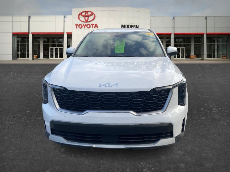 Used 2025 Glacial White Pearl Kia LX image 3
