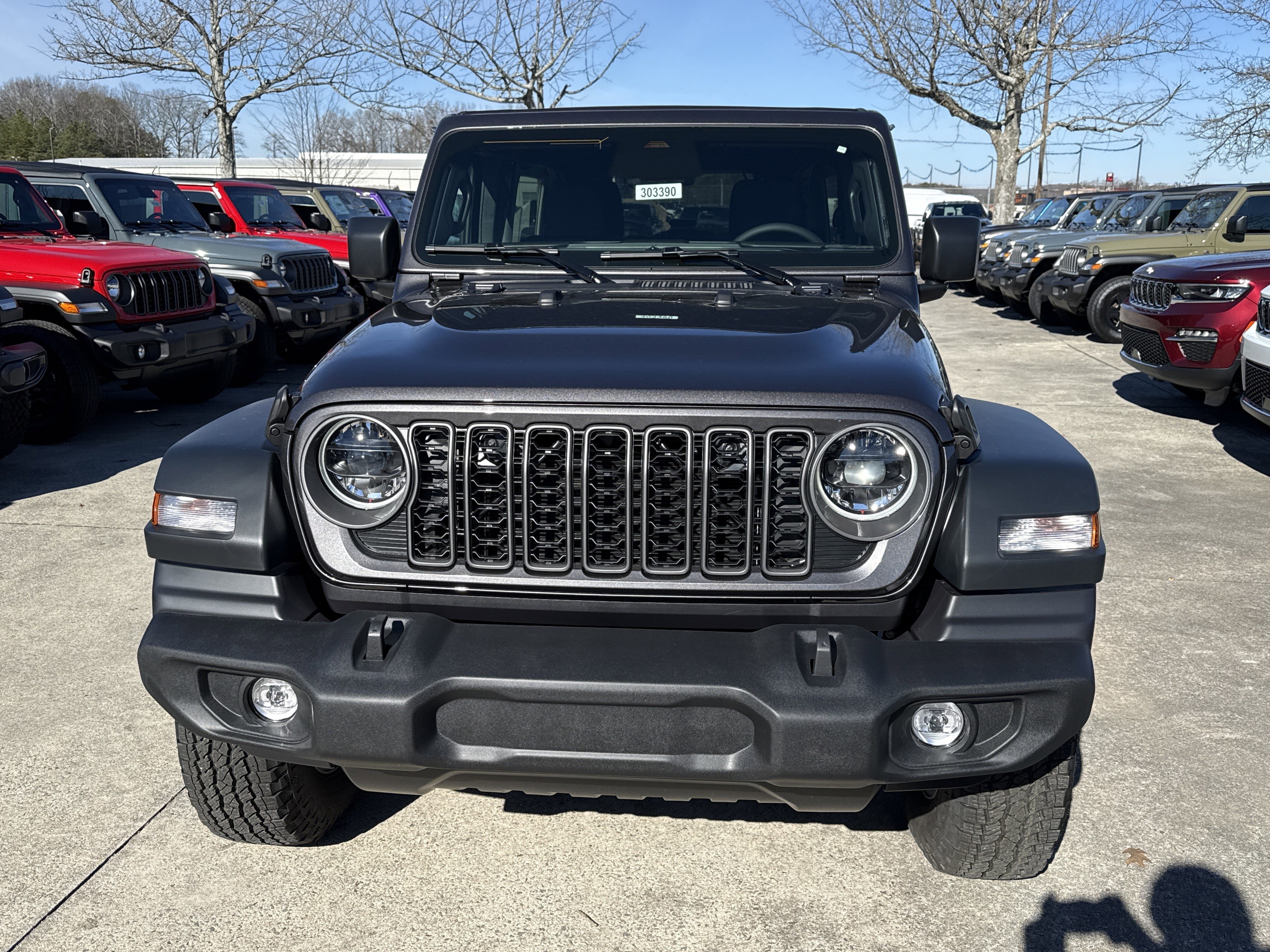 New 2026 Granite Crystal Metallic Clear-Coat Exterior Paint Jeep Sport S image 2
