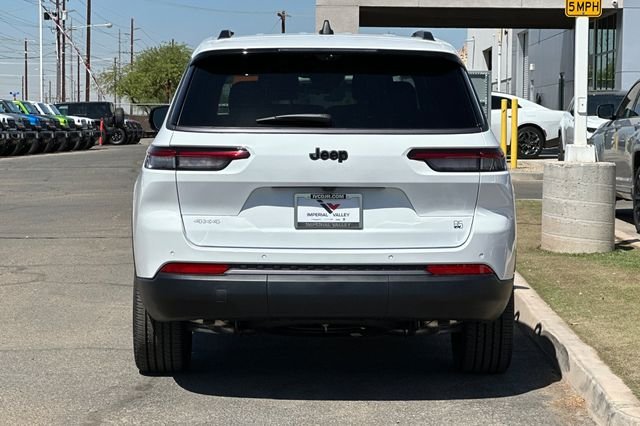 New 2026 Bright White Clear-Coat Exterior Paint Jeep  image 4
