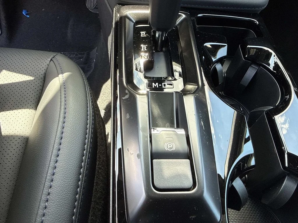 New 2026 CRYSTAL WHITE PEARL Subaru Limited Hybrid image 35