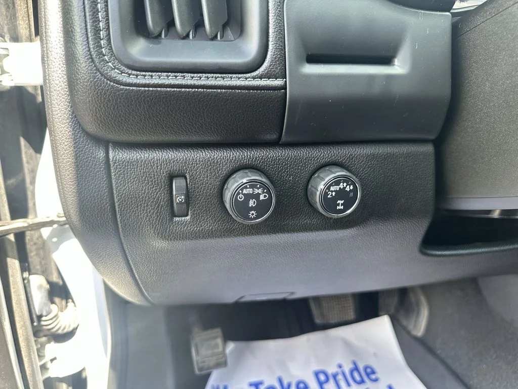 Used 2020 White GMC SLT image 15